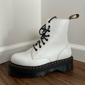 Dr. Marten Jadon Platform boots in white